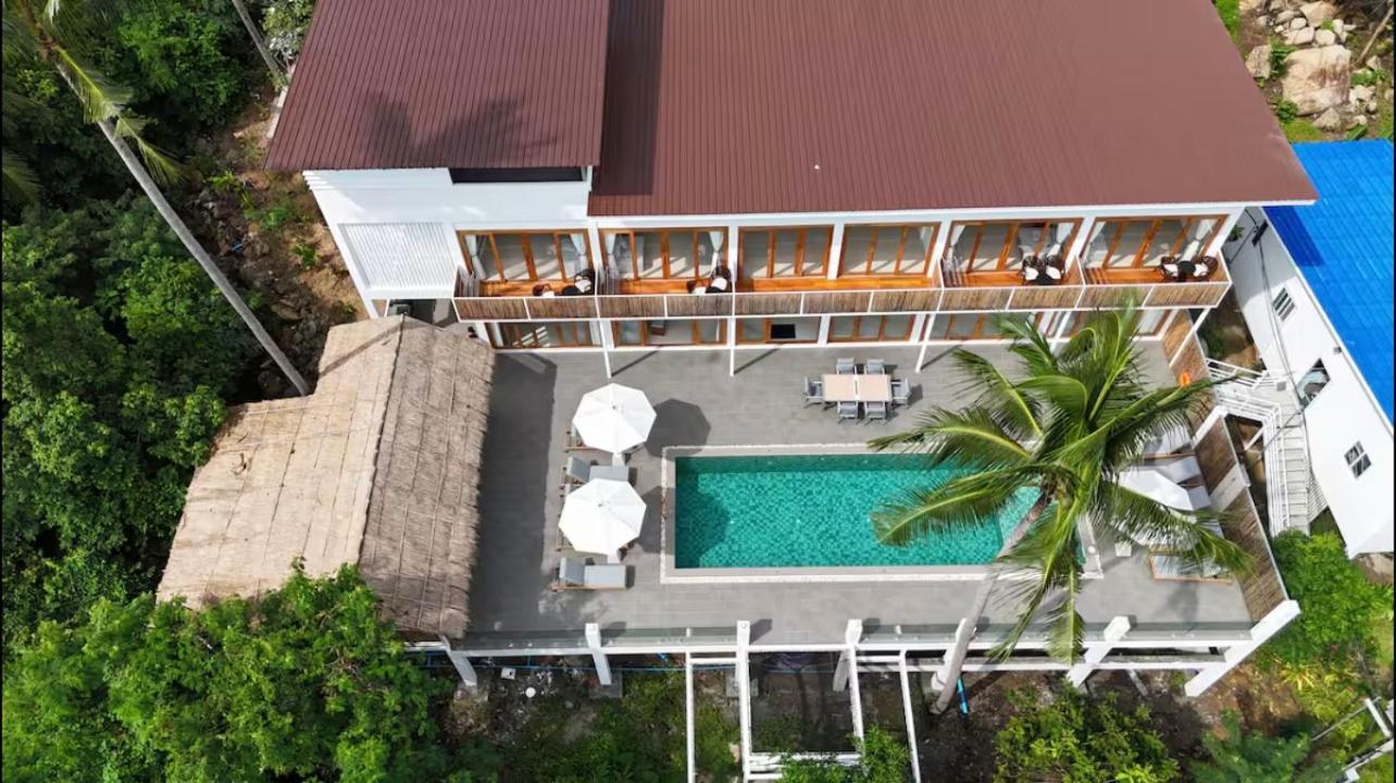 8 Bedroom Monkey 105