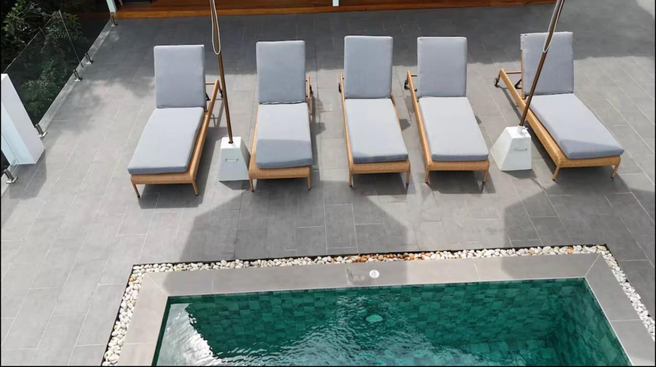 8 Bedroom Monkey 105 *